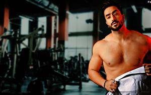 Aly Goni looks hot while flaunting his body